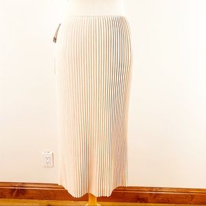 NEW Aritzia Babaton Dalyn pleated midi skirt